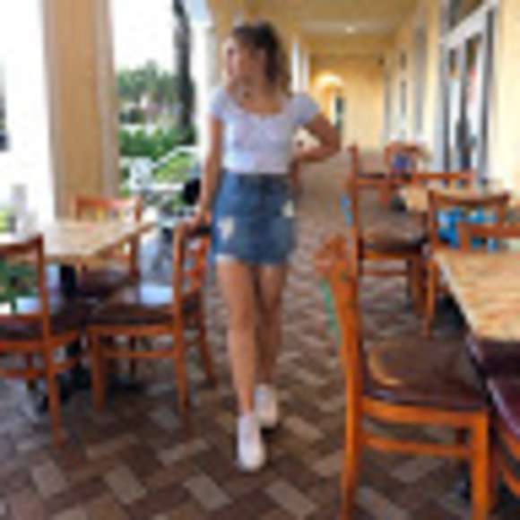 Meet your Posher, Julia - Picture 1 of 1